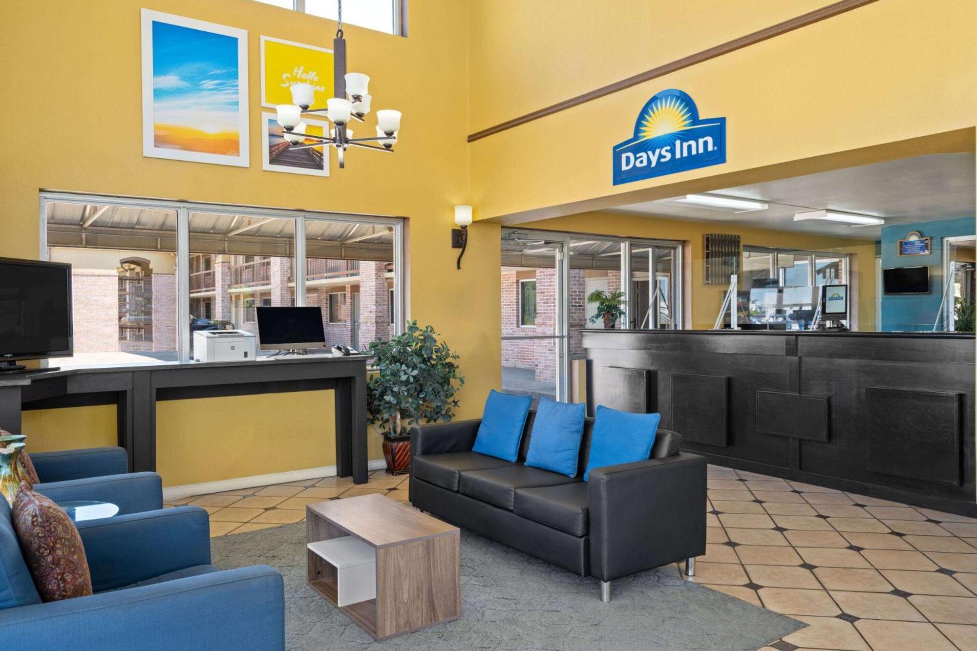 Days Inn By Wyndham Conway Exterior photo